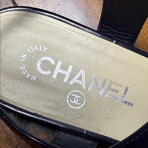 CHANEL BLACK Leather Logo T-Strap Sandals 39.5C - Picture 5 of 8